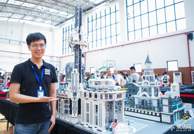 齐聚百名玩家的乐高作品展看高手们拼出一个未来世界