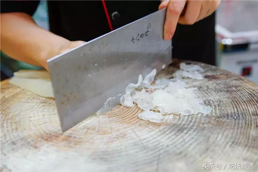 这道只卖一个月的“菌中之王”终于重出江湖，等了一年值得！