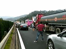 夏天一个月，就这么多人开车开进了拘留所，要败火我给你支几招