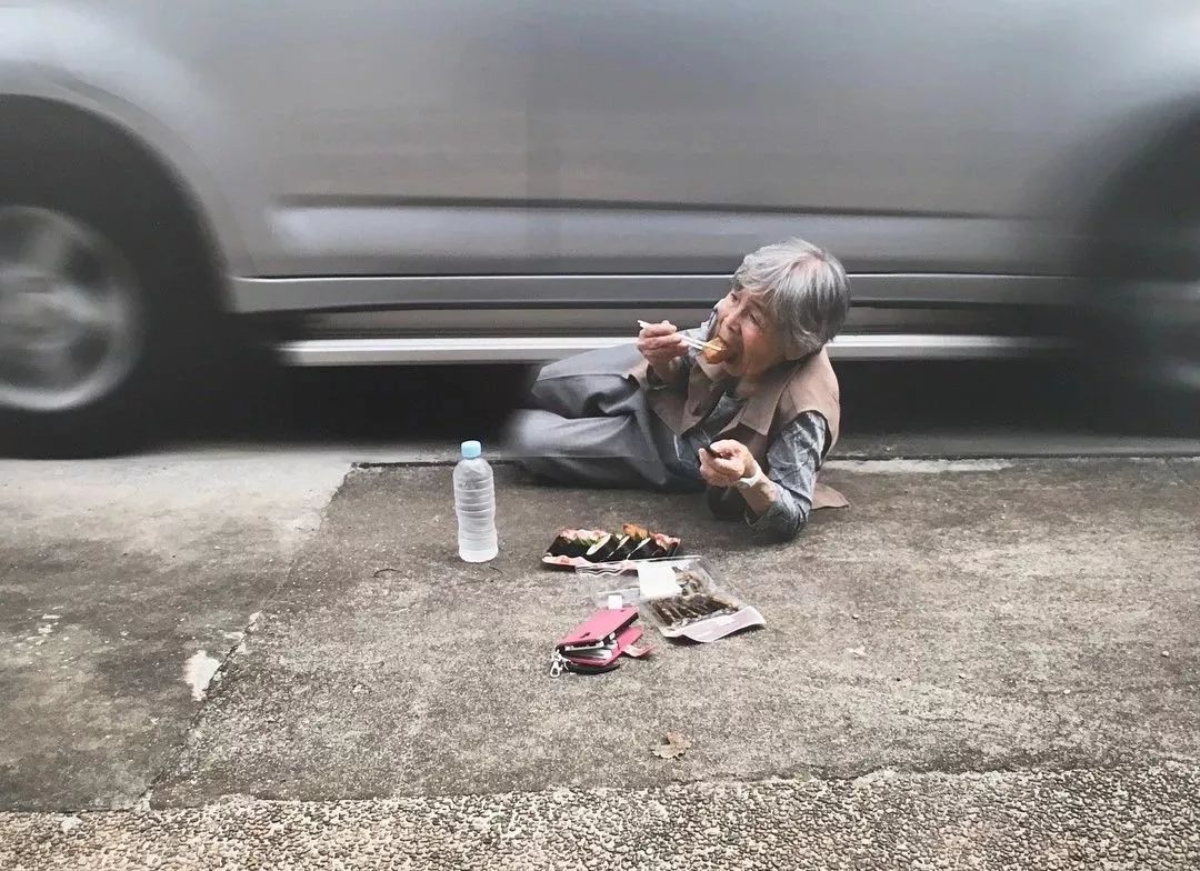 90岁日本老奶奶，酗酒飙车碰瓷却爆红网络丨小麦养老