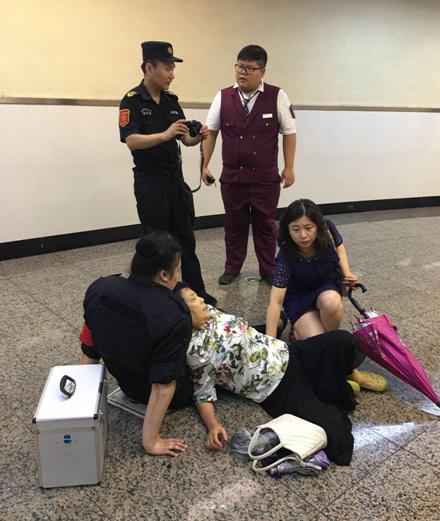 沈阳地铁女安检员,沈阳地铁女安检