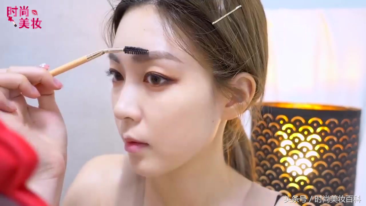 日常化妆的美妆教程,自然妆的正确化妆方法不脱妆