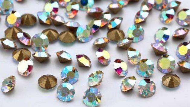 锆石和水钻怎么区别,锆石跟水钻的区别