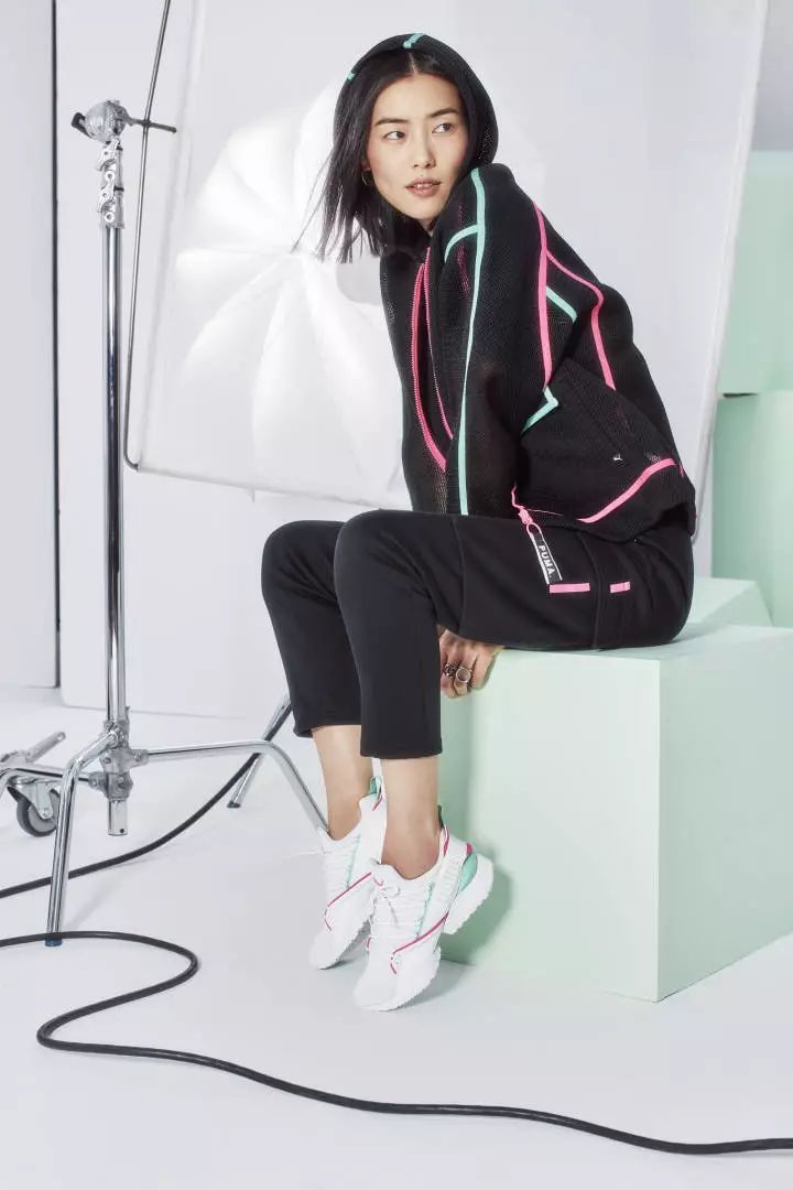 雎晓雯和国外模特拍广告,超模雎晓雯穿搭