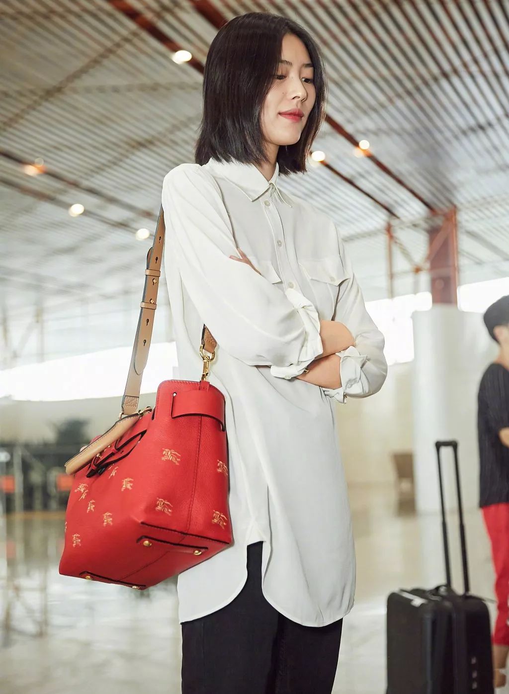 雎晓雯和国外模特拍广告,超模雎晓雯穿搭