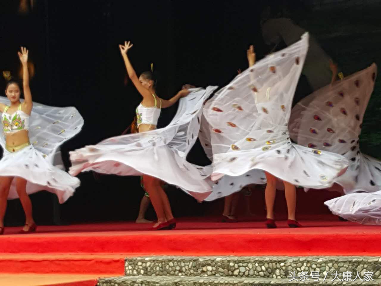 “情人”逢节“情味”浓，人人都有深情在