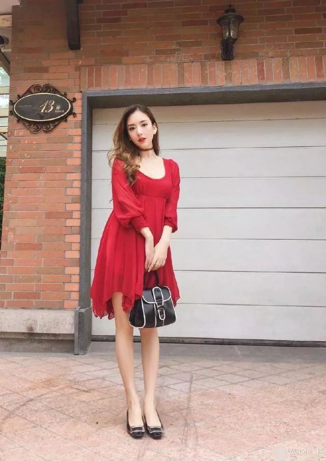 邓丽欣蓝鞋,邓丽欣的包包