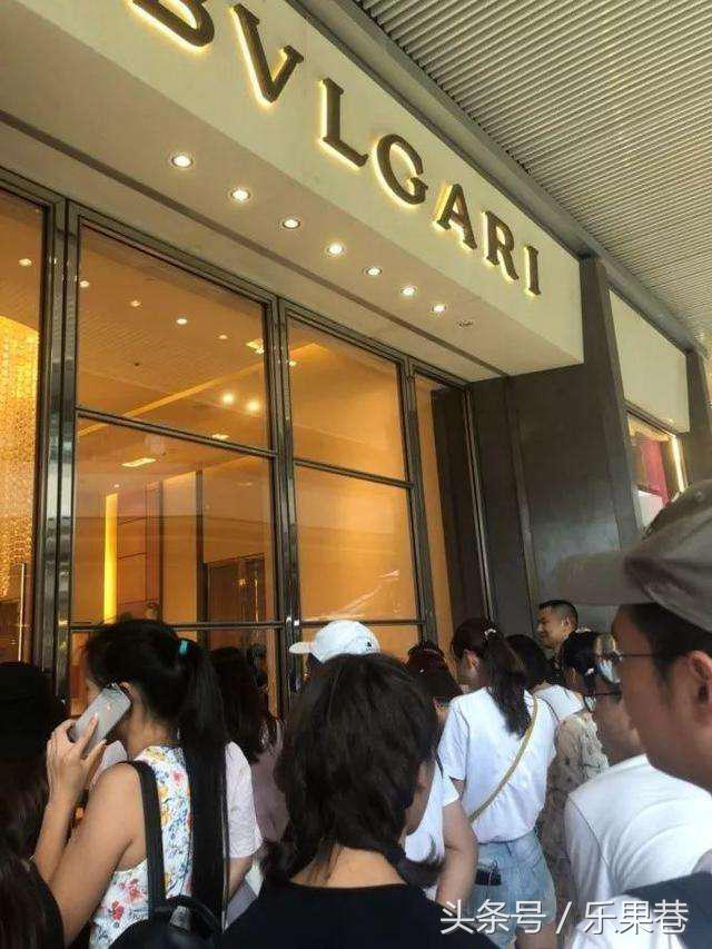 漂洋过海去薅你！土耳其里拉暴跌，中国人疯抢LV爱马仕香奈儿……