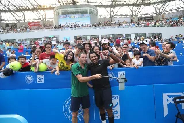 樊振东陈梦打球国乒全员出战,樊振东陈梦成都混合团体世界杯