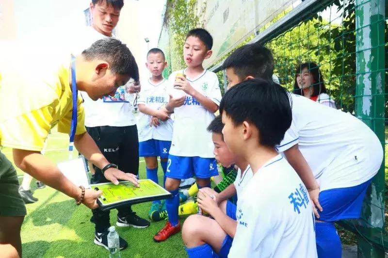 南京学校足球赛,校园足球问题的解决方法