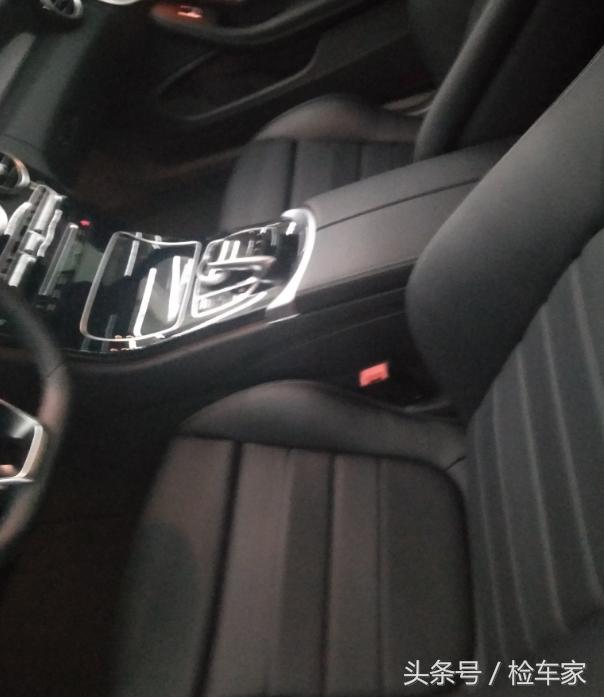 2017款奔驰c200跑2万公里二手车价,2017奔驰C200轿跑