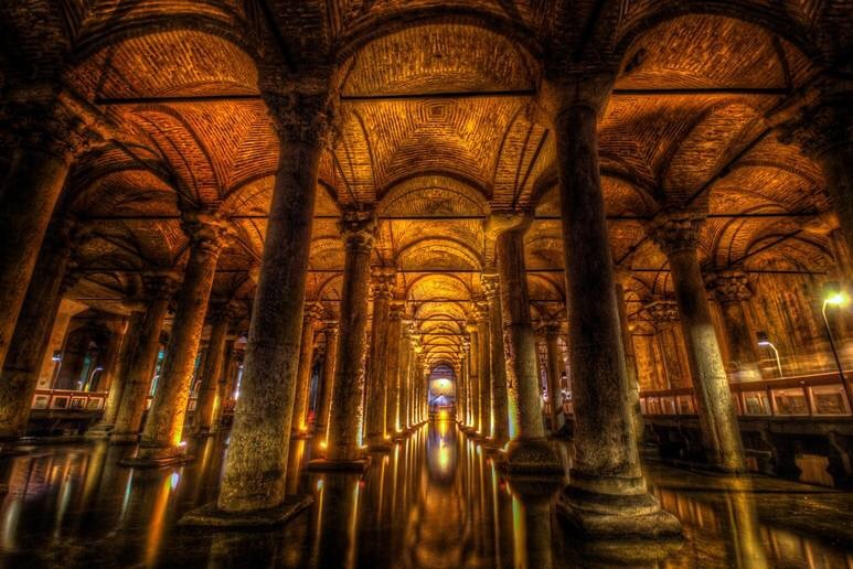 土耳其里拉走低的原因,里拉贬值有利于到土耳其旅游吗