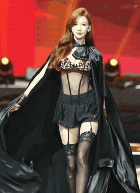 44岁林志玲再秀玲珑身材,林志玲胯宽背影