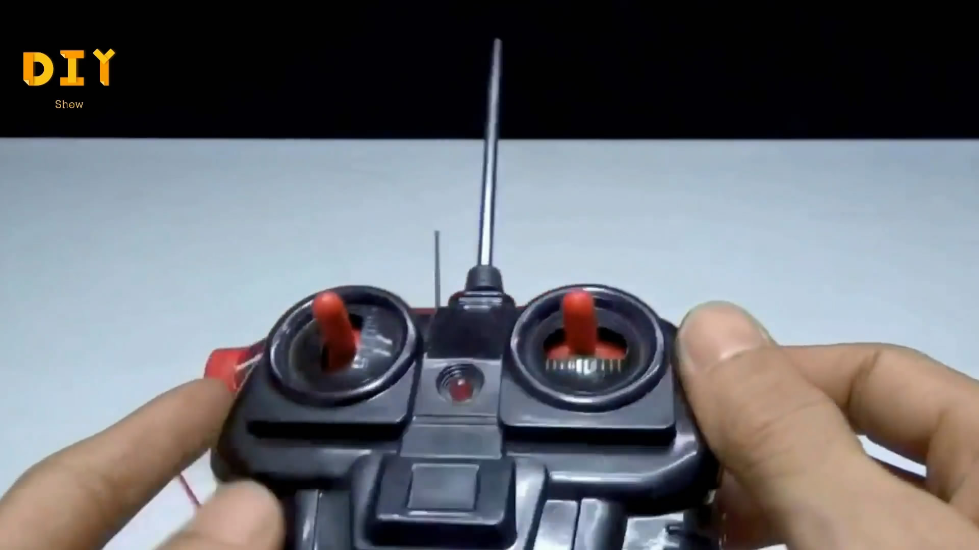 易拉罐怎么制作直升飞机,用易拉罐做可以飞起来的直升飞机