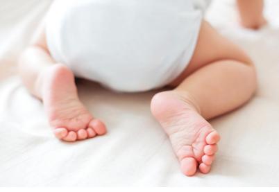 尿布疹用爽身粉有用吗,尿布疹跟纸尿裤有关吗