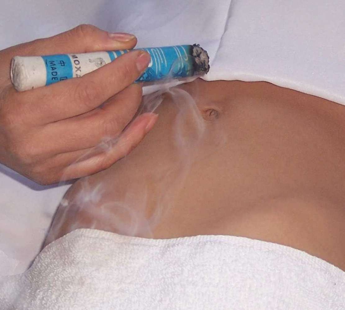 脾胃虚寒冷痛拉肚子艾灸哪个穴位,脾胃寒造成拉肚子