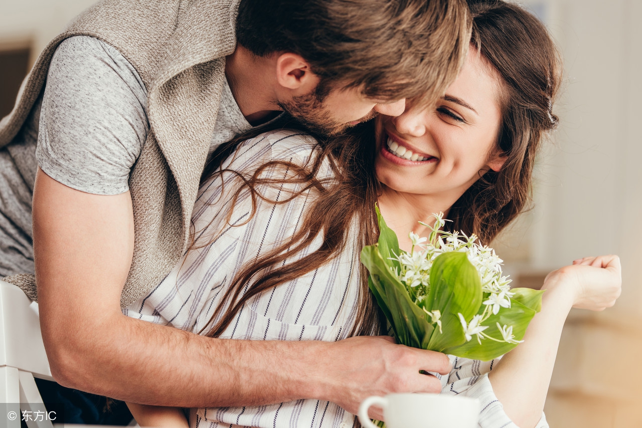 当你买得起lv男人才会送你香奈儿,自己买得起香奈儿别人才会送你lv