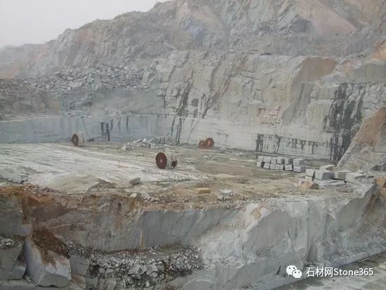 山东黄绣石花岗岩,山东花岗岩黄锈石多少钱