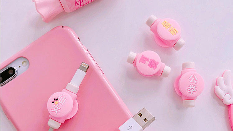 小姐姐,你们的包包里都装着什么呀?