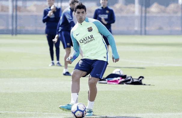 梅西远射穿裆场外记者都不看球，盘点梅西那些著名的穿裆时刻