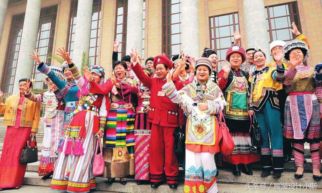 为啥少数民族衣服都那么好看,中国少数民族为什么少穿传统服装