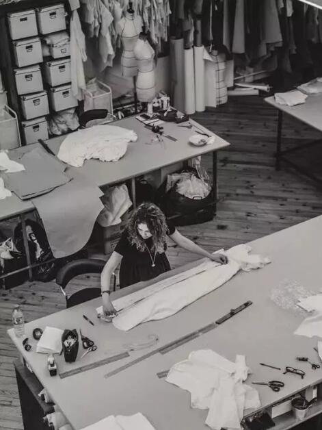 服装设计专业有哪些前途,服装设计行业怎样