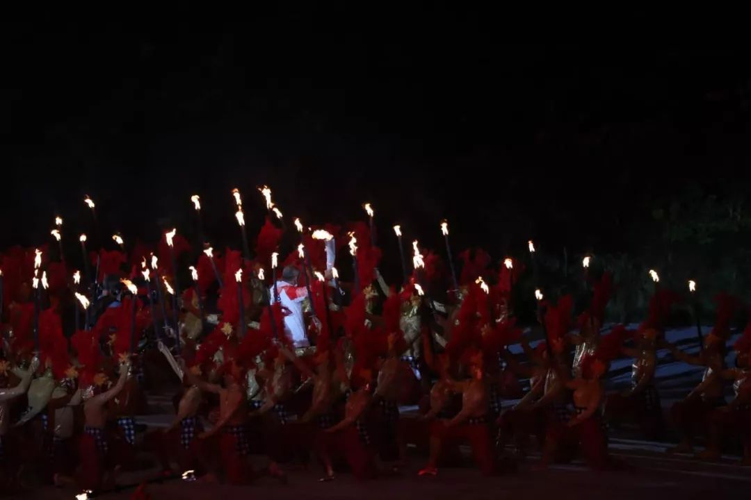 奥运档案圣火点燃,亚运圣火点燃的回放视频