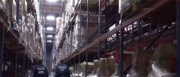 触目惊心!你去美国买的包包可能是假的!香奈儿香水是动物尿液做成的!纽约破获4.5亿美元假货案,从中国*私走**在美国正规门店卖……