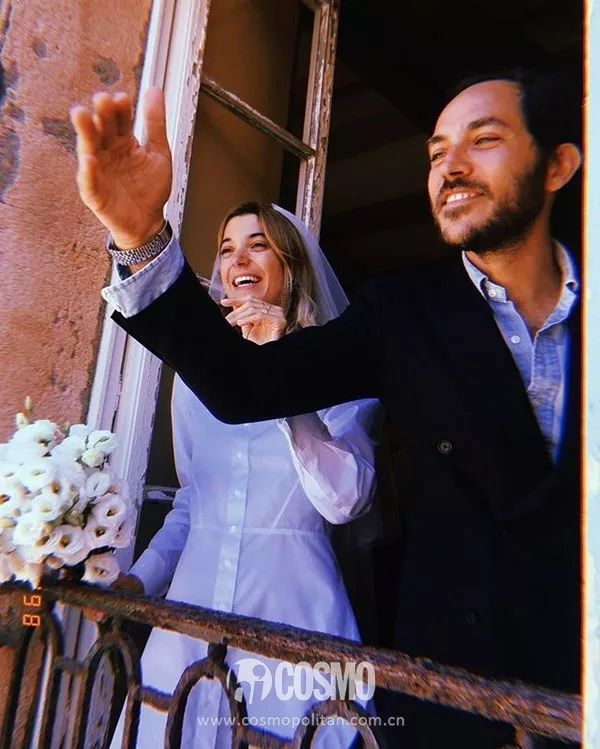 时髦办｜这位法国造型师穿衬衫结婚了，让我想起了赫本的头巾