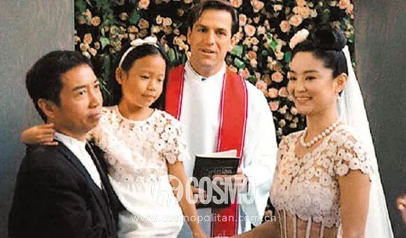 时髦办｜这位法国造型师穿衬衫结婚了，让我想起了赫本的头巾