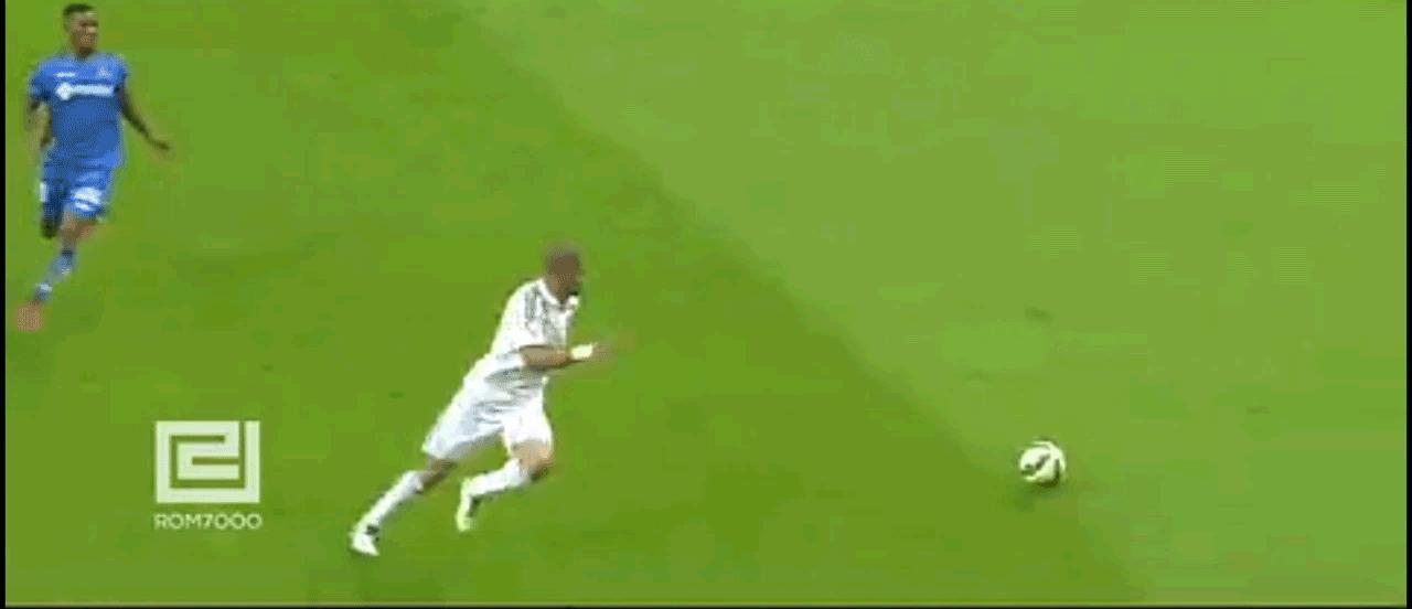 佩佩经典动作,佩佩飞身铲球土耳其