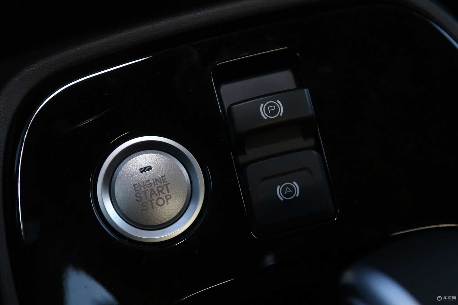 扔下了女朋友去草原试驾哈弗H2s7万块的个性小车成为了“新欢”