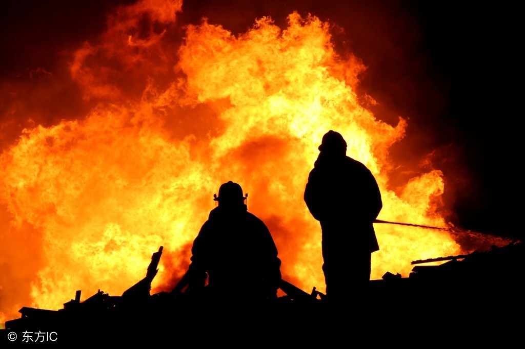 90后消防员失独母亲产女,上海消防员手拉手高空坠落牺牲