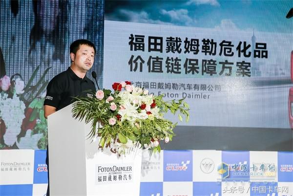 1分钟征服场地赛，百公里油耗25.36L欧曼谈“危”不色变