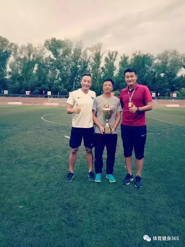 青少年足球联赛乌市121小学决赛9：0获胜校长：学习不好不能训练