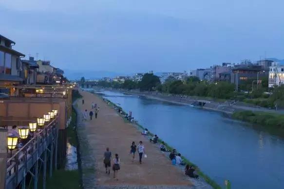 日本jr电车广告,日本jr读什么