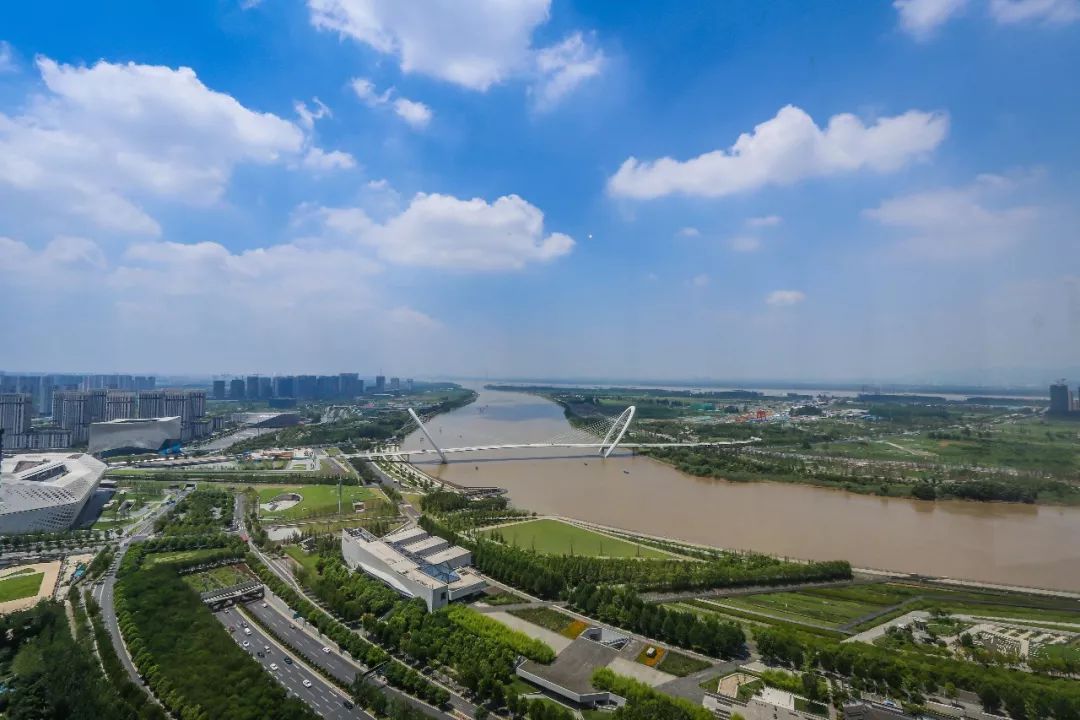 仁恒江湾天成380㎡，河西最顶级大平层！客厅开间层高逆天……