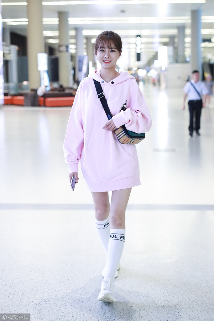 初秋穿衣“腿精”有套路下衣失踪学生袜帮你远离老寒腿