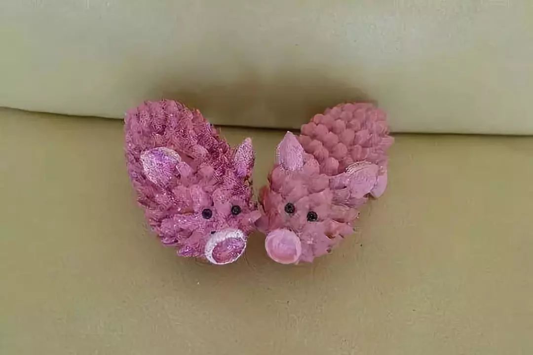 用松塔做的创意吊饰,松塔加树枝创意手工吊饰