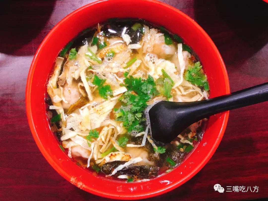 当年要是我没去批发美容美发产品，现在哪里还有小杨生煎的机会！