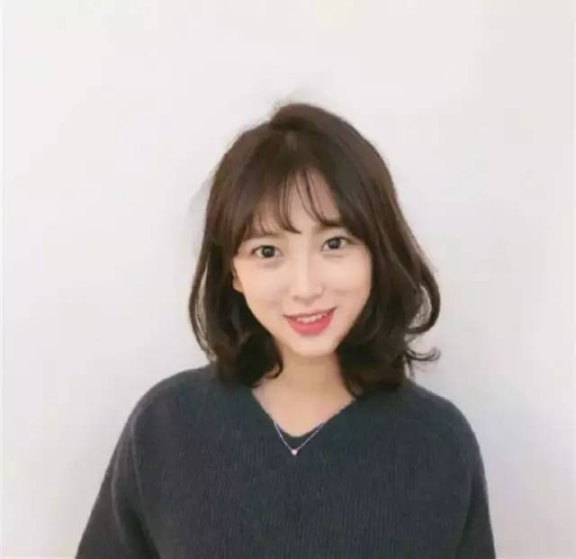 适合小脸的短发超级减龄好看,大脸短发好看还是小脸短发好看