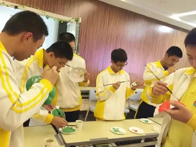 福州屏东中学校服,福州有什么学校校服是全橙色的