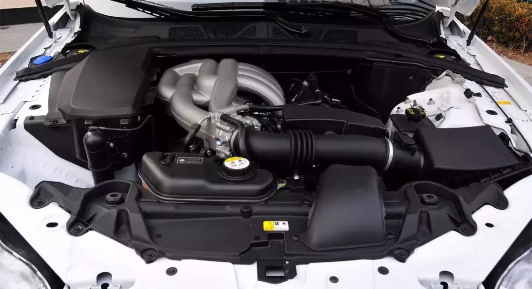 花16万尽显英伦风范，停车姑娘围着转，开起来一年少6万