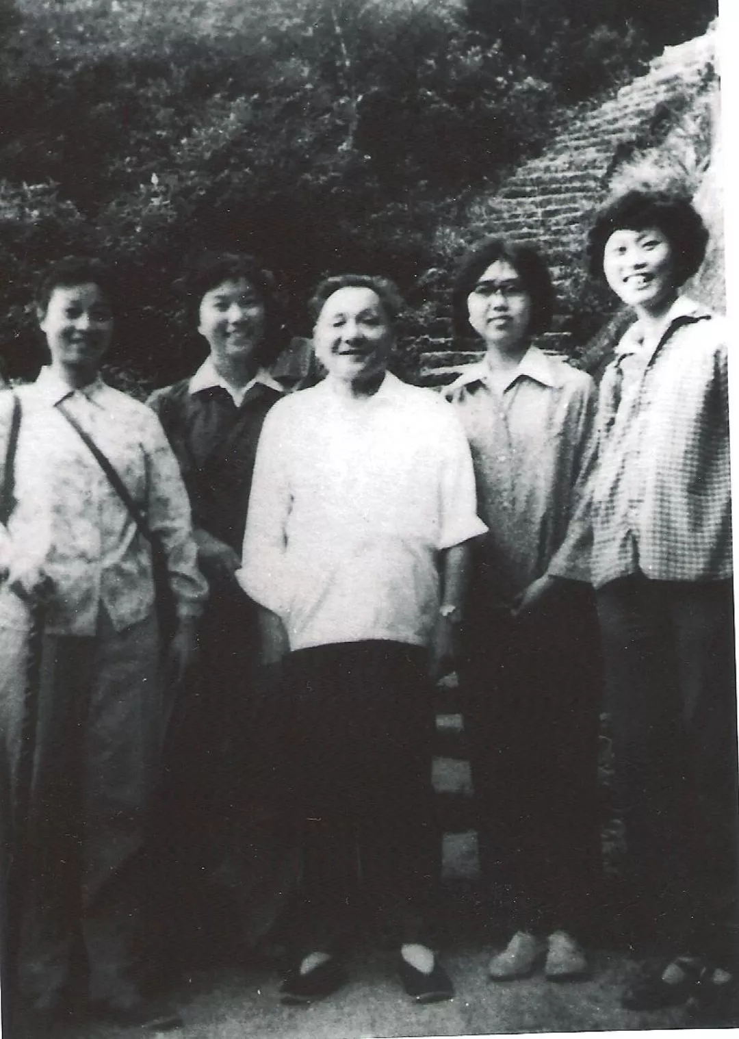 今天是*小平邓**诞辰114周年，让我们道一声：小平，您好！