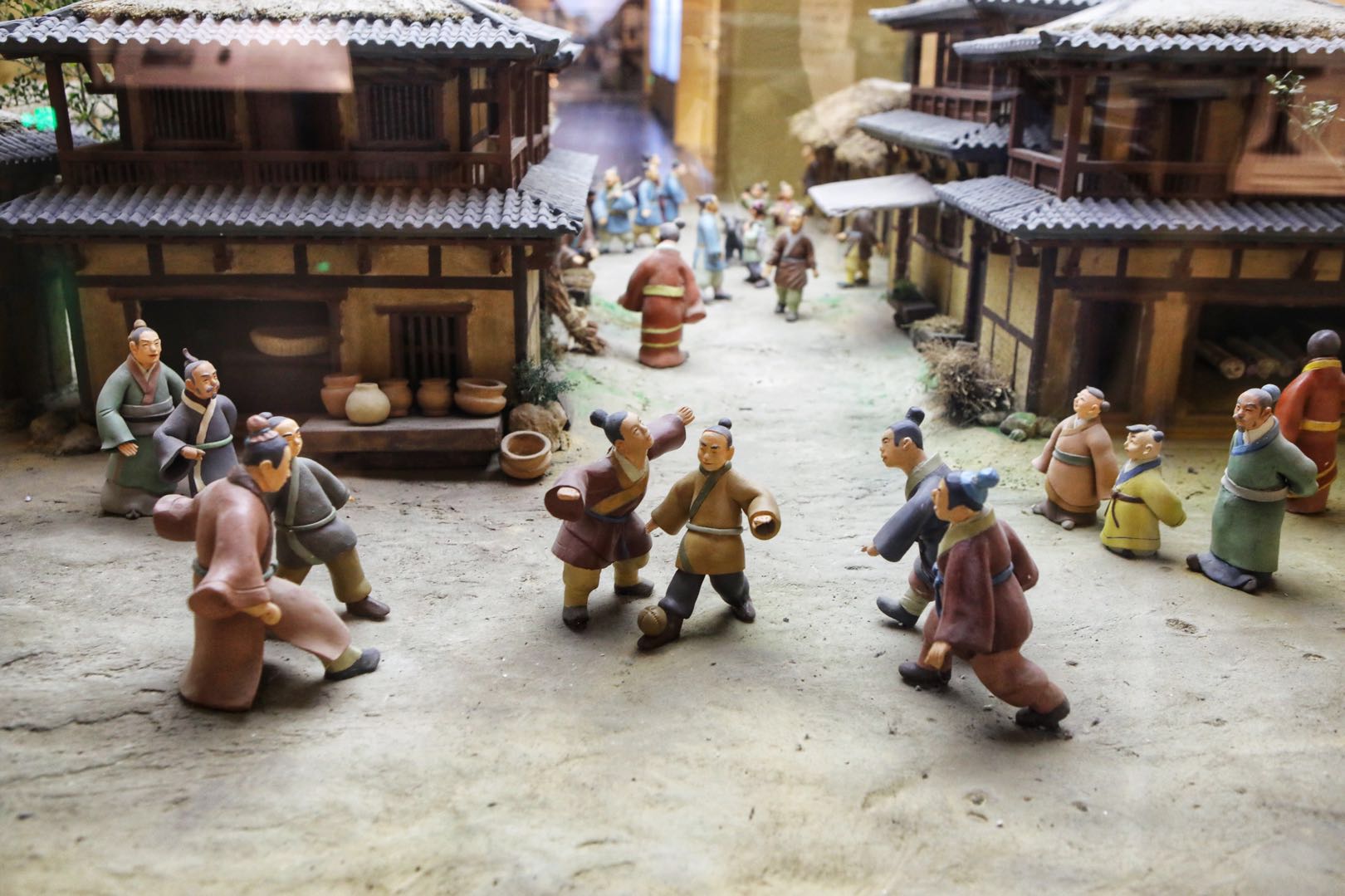 足球起源于中国哪个朝代,足球历史最早是在哪里出现的