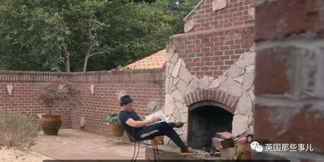 只爱恶作剧靠什么养家？他把所有东西变成纸捉弄人，这手艺简直了