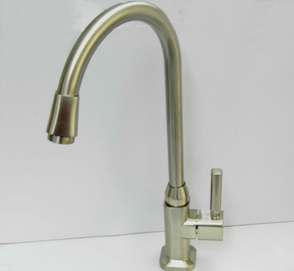 水龙头纯铜好不锈钢好,不锈钢和纯铜水龙头