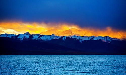 走在纳木错湖边观赏最美的风景,人间仙境纳木错一路风景美如画