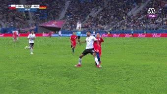 关于足球搞笑图片,搞笑足球视频大全爆笑