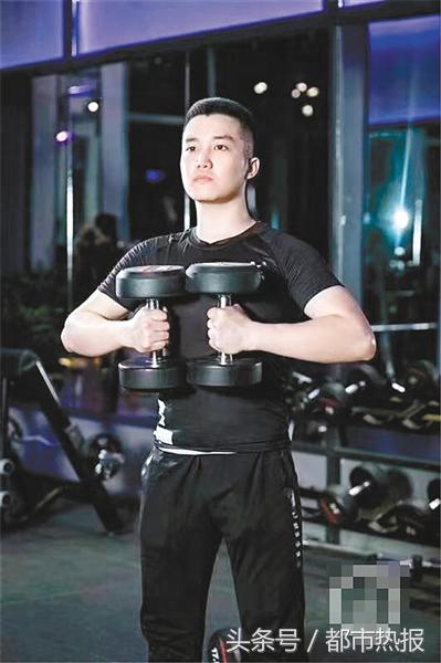 女子落水遇险健身教练下河救人,23岁游泳教练救人身亡